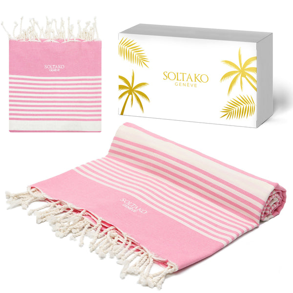 ein rosa XXL Strandtuch fouta mit weißer Geschenkbox