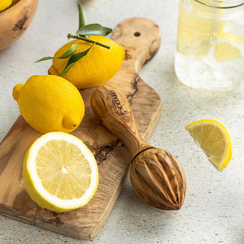 Presse-citron en bois d'olivier "The Juicy Lemon