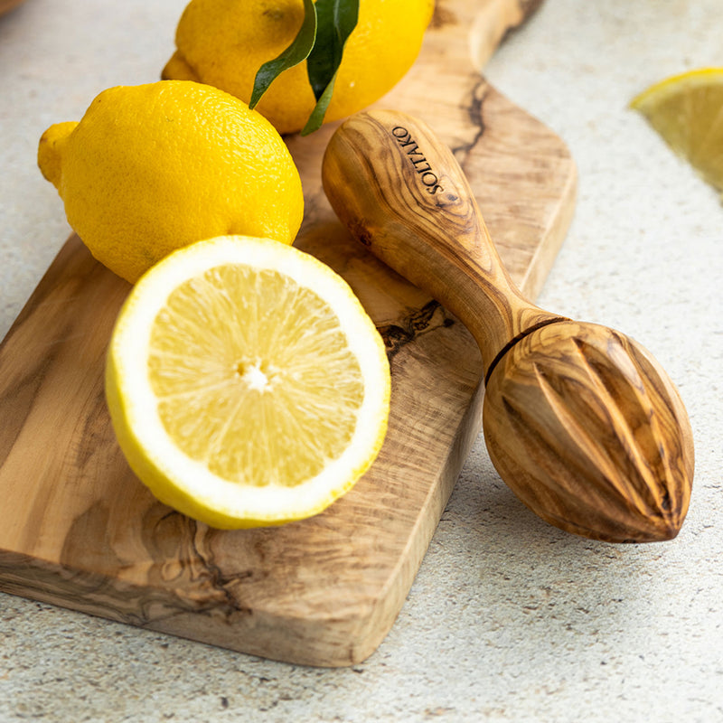 Olivenholz Zitronenpresse "The Juicy Lemon"